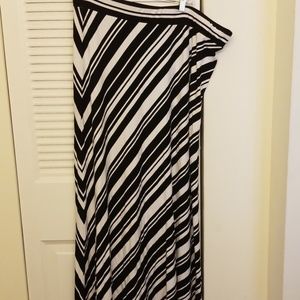 Black and white maxi skirt